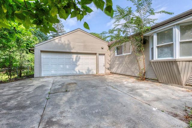 35095 Bridgeman Street, Farmington Hills, MI 48335