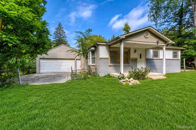35095 Bridgeman Street, Farmington Hills, MI 48335