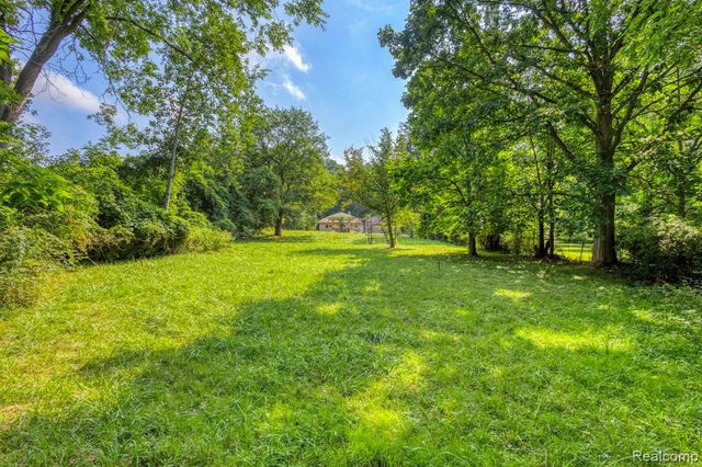 35095 Bridgeman Street, Farmington Hills, MI 48335