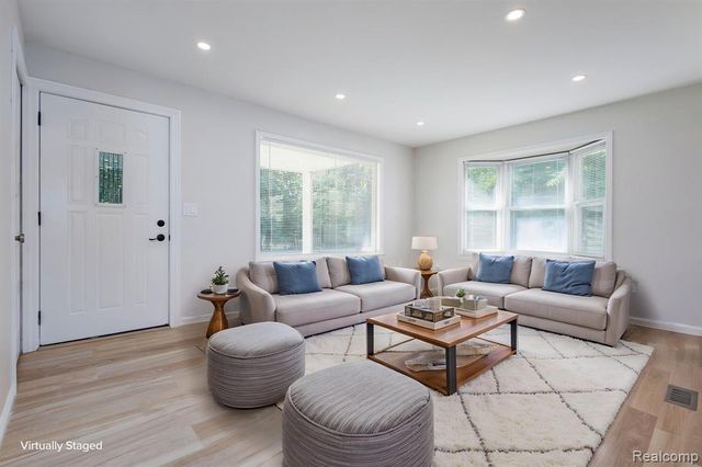 35095 Bridgeman Street, Farmington Hills, MI 48335