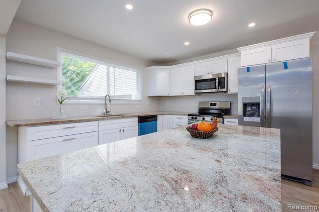 35095 Bridgeman Street, Farmington Hills, MI 48335