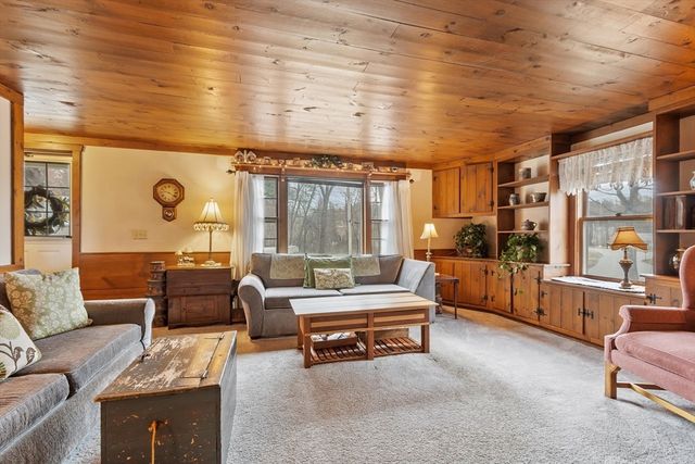 21 Beal St, Lunenburg, MA 01462