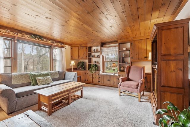 21 Beal St, Lunenburg, MA 01462