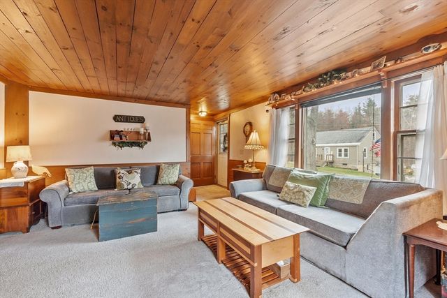 21 Beal St, Lunenburg, MA 01462