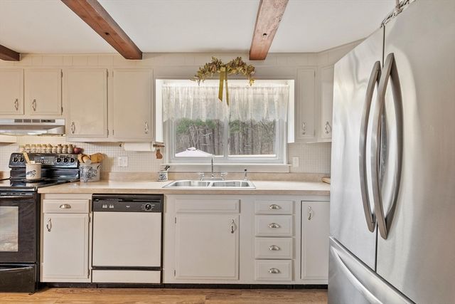 21 Beal St, Lunenburg, MA 01462