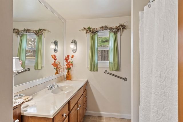 21 Beal St, Lunenburg, MA 01462