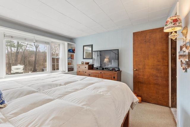 21 Beal St, Lunenburg, MA 01462