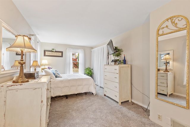 21 Beal St, Lunenburg, MA 01462