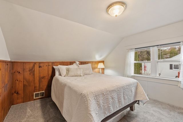 21 Beal St, Lunenburg, MA 01462