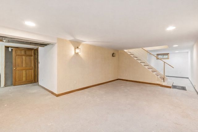 21 Beal St, Lunenburg, MA 01462