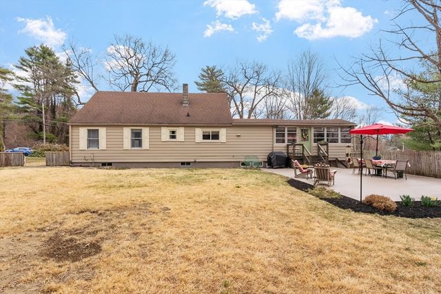 21 Beal St, Lunenburg, MA 01462