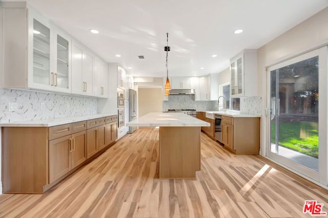 16608 Park Lane Circle, Los Angeles, CA 90049