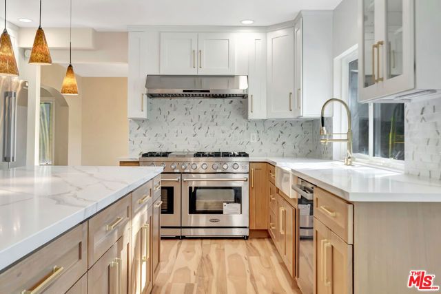 16608 Park Lane Circle, Los Angeles, CA 90049