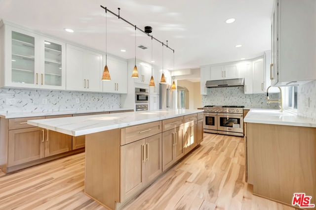 16608 Park Lane Circle, Los Angeles, CA 90049