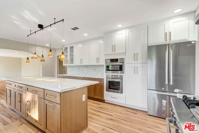 16608 Park Lane Circle, Los Angeles, CA 90049