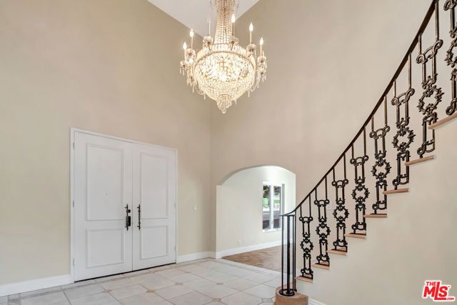 16608 Park Lane Circle, Los Angeles, CA 90049