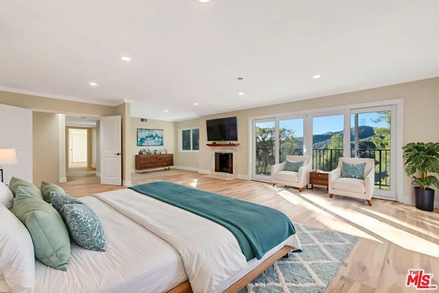 16608 Park Lane Circle, Los Angeles, CA 90049