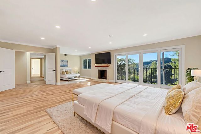 16608 Park Lane Circle, Los Angeles, CA 90049