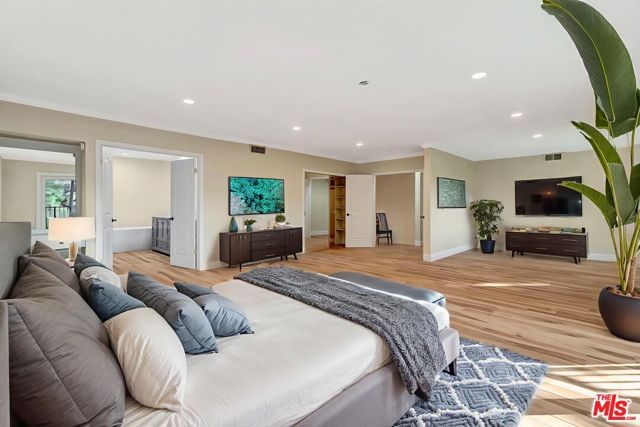 16608 Park Lane Circle, Los Angeles, CA 90049
