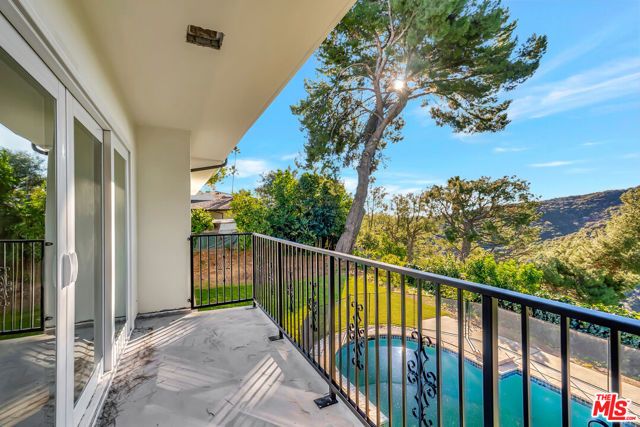 16608 Park Lane Circle, Los Angeles, CA 90049