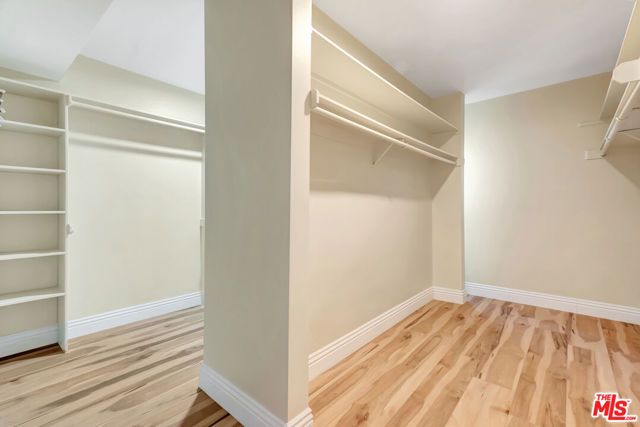 16608 Park Lane Circle, Los Angeles, CA 90049