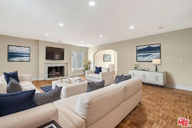 16608 Park Lane Circle, Los Angeles, CA 90049