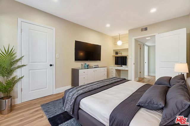 16608 Park Lane Circle, Los Angeles, CA 90049