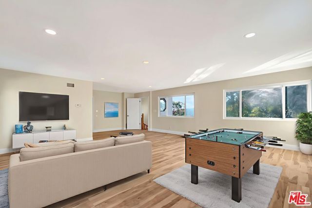 16608 Park Lane Circle, Los Angeles, CA 90049