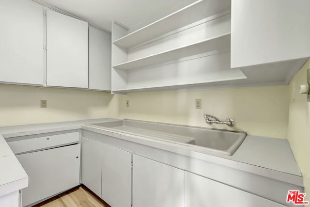 16608 Park Lane Circle, Los Angeles, CA 90049