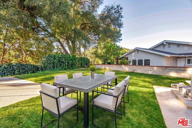 16608 Park Lane Circle, Los Angeles, CA 90049