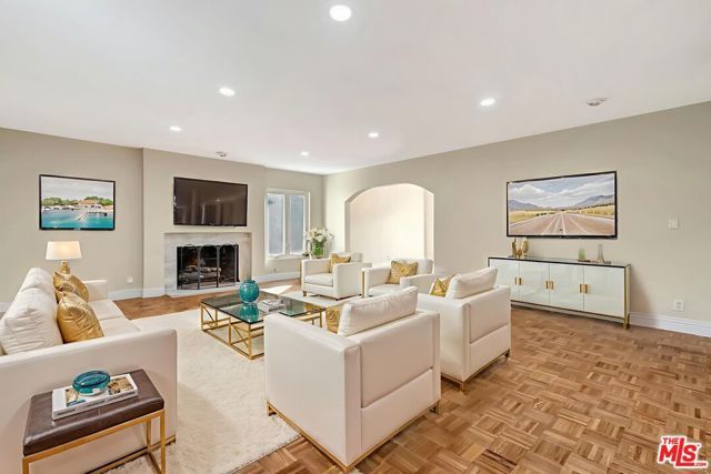 16608 Park Lane Circle, Los Angeles, CA 90049