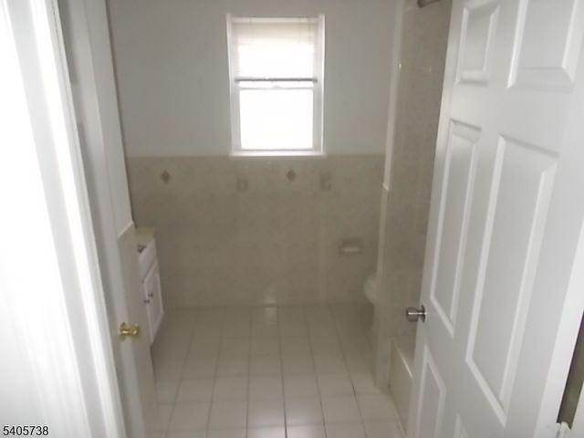 68 Port Ave, Elizabeth City, NJ 07206