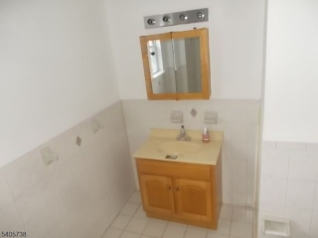 68 Port Ave, Elizabeth City, NJ 07206