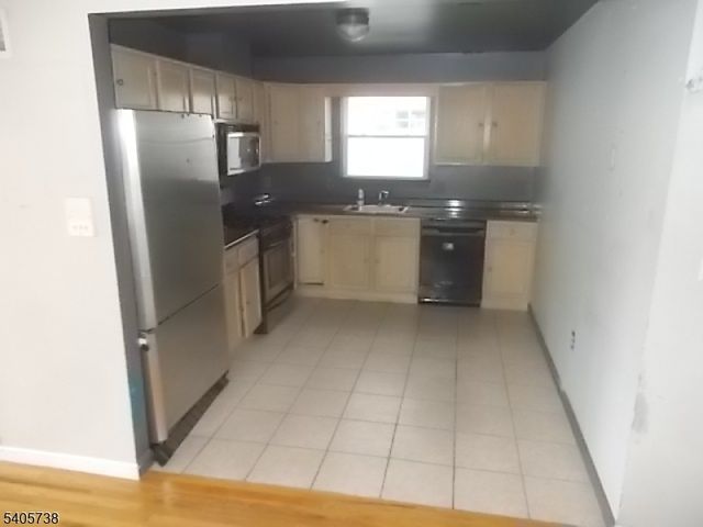 68 Port Ave, Elizabeth City, NJ 07206