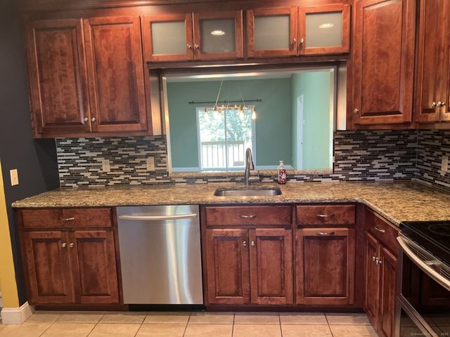 34 Simsbury Landing 34, Simsbury, CT 06070