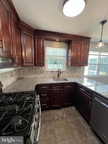 29 ORCHARD AVE, Maple Shade, NJ 08052