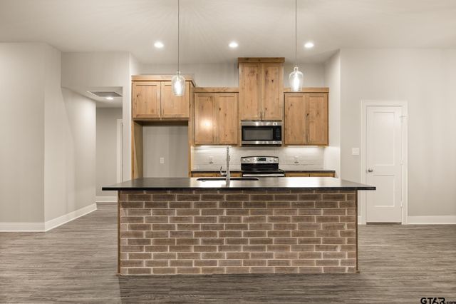 1621 Legacy dr, Tyler, TX 75703