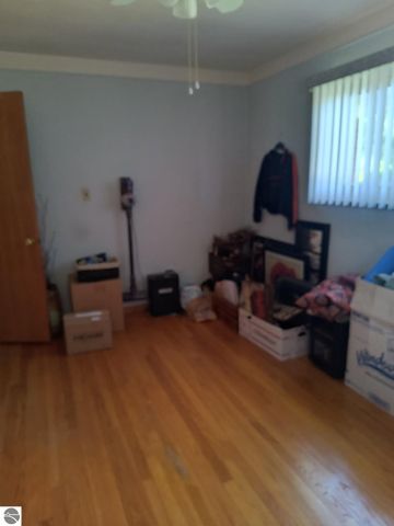 24686 Donald Dr, Redford, MI 48239