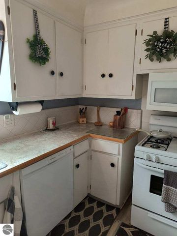 24686 Donald Dr, Redford, MI 48239