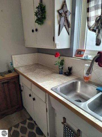 24686 Donald Dr, Redford, MI 48239
