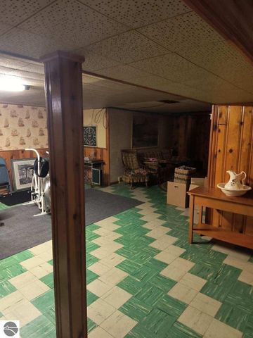 24686 Donald Dr, Redford, MI 48239