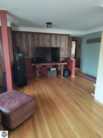 24686 Donald Dr, Redford, MI 48239