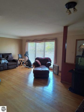 24686 Donald Dr, Redford, MI 48239