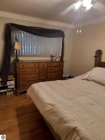 24686 Donald Dr, Redford, MI 48239