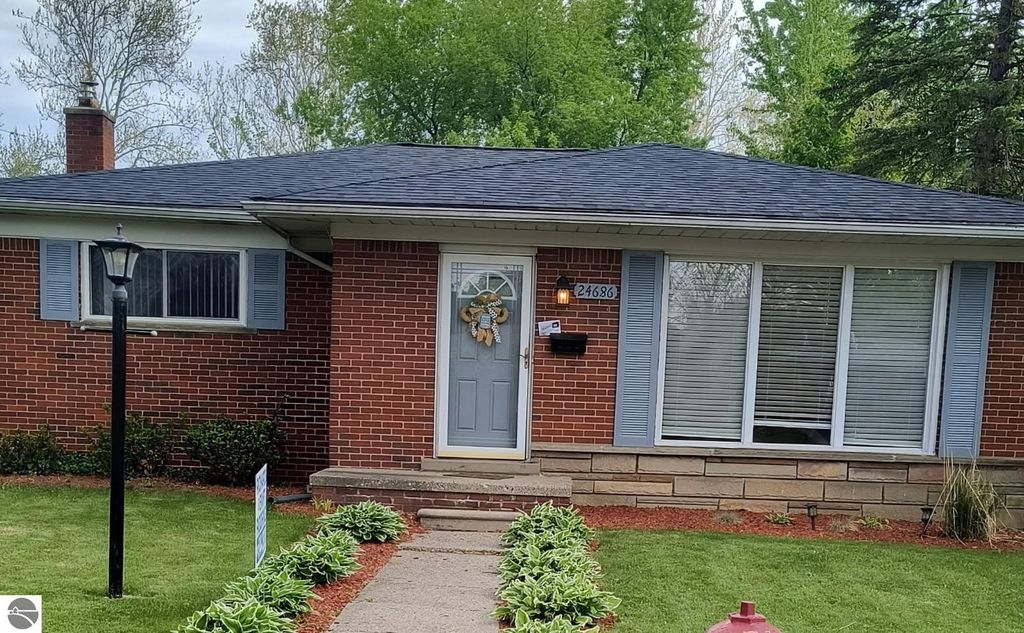 24686 Donald Dr, Redford, MI 48239