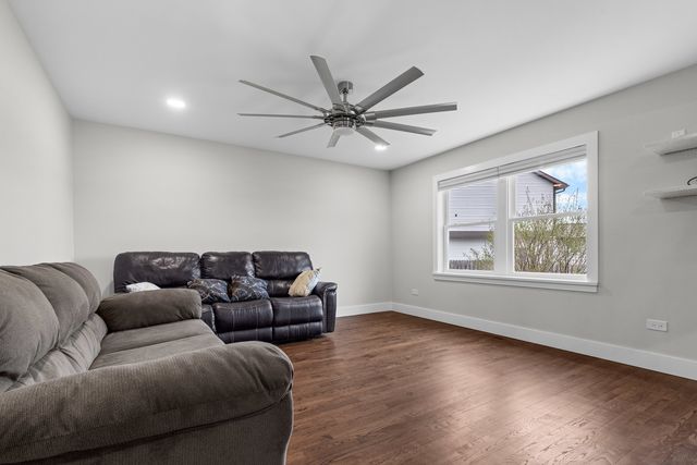 330 OAK HILL Court, Antioch, IL 60002