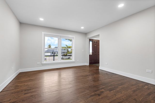 330 OAK HILL Court, Antioch, IL 60002