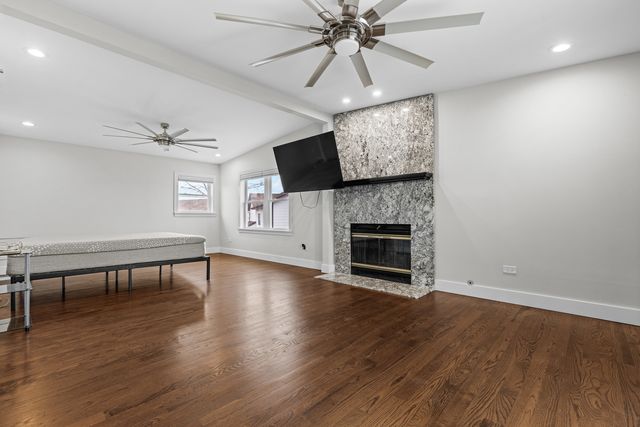 330 OAK HILL Court, Antioch, IL 60002