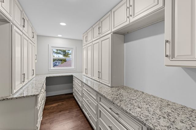 330 OAK HILL Court, Antioch, IL 60002