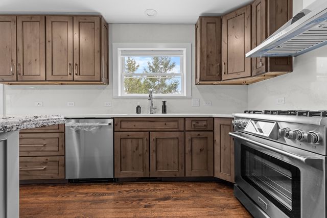 330 OAK HILL Court, Antioch, IL 60002